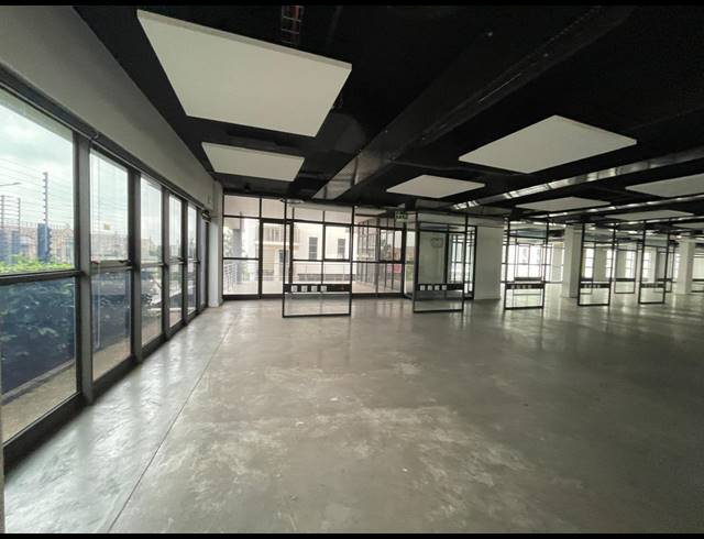2,592M² OFFICE TO LET IN BRYANSTON
